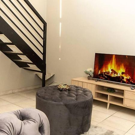 Luxury, Location, & Convenience. Apartment โจฮันเนสเบิร์ก ภายนอก รูปภาพ
