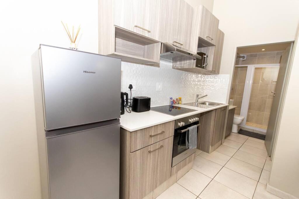 Luxury, Location, & Convenience. Apartment โจฮันเนสเบิร์ก ภายนอก รูปภาพ