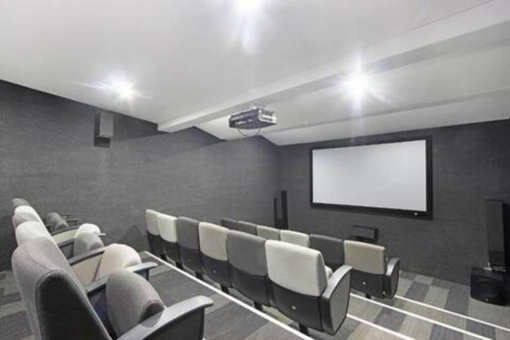 Luxury, Location, & Convenience. Apartment โจฮันเนสเบิร์ก ภายนอก รูปภาพ