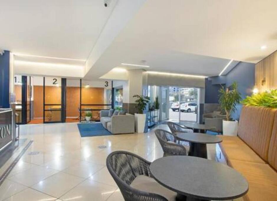 Luxury, Location, & Convenience. Apartment โจฮันเนสเบิร์ก ภายนอก รูปภาพ