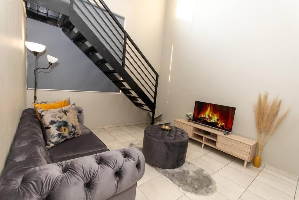 Luxury, Location, & Convenience. Apartment โจฮันเนสเบิร์ก ภายนอก รูปภาพ